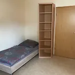 Messe Cgn/dus Großräumige In Guter Verkehrslage Apartment